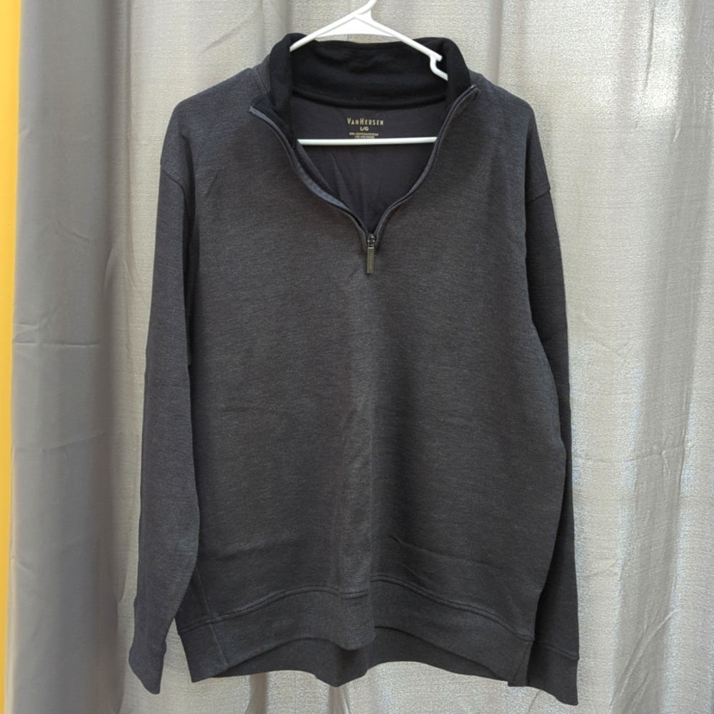 Men's large Van Huesen pullover quarter zip sweater gray with black inside colla